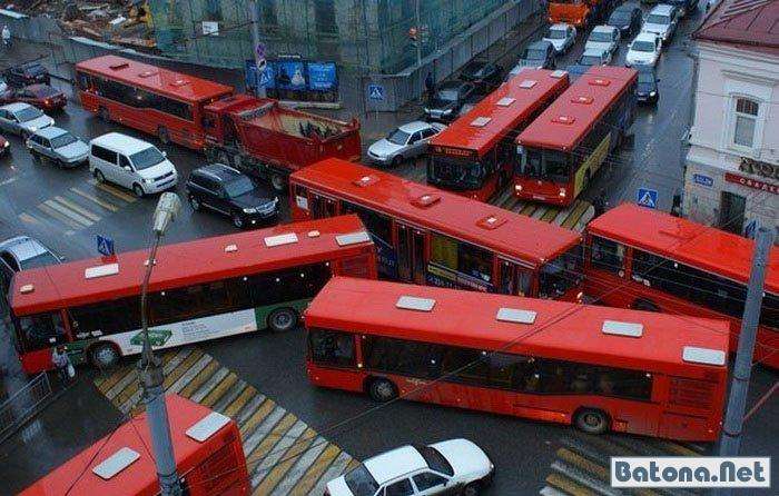 Приколи в автобусах (55 фото)