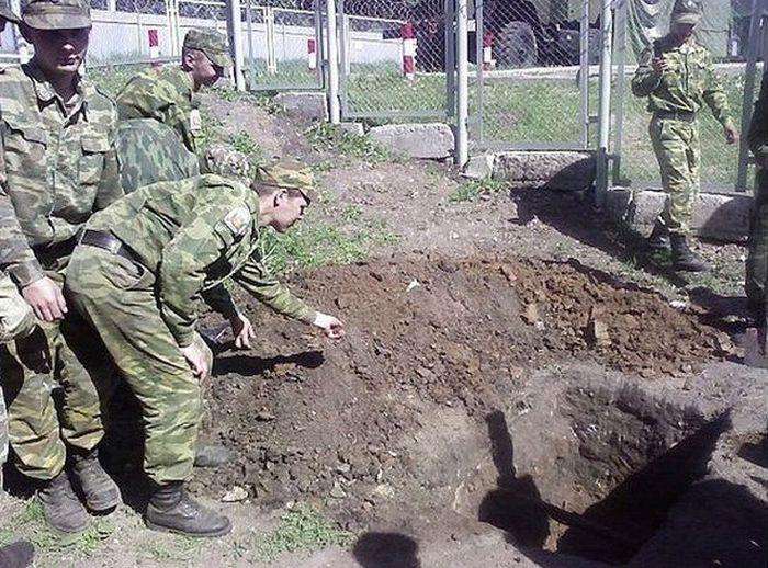 Похорони бичка під час служби в армії (8 фото)