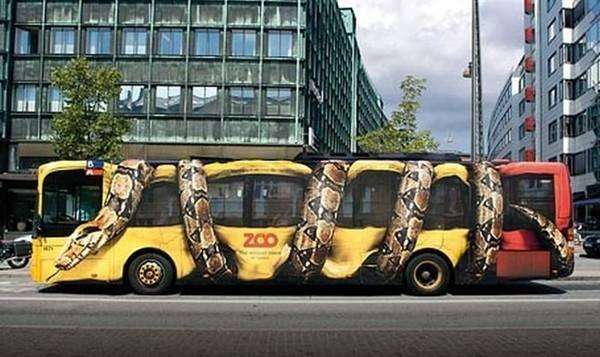 Прикольна реклама на автобусах (19 фото)