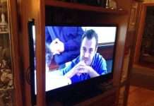 Подарував батькам новий телевізор…(2 фото)