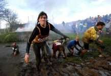 Наввипередки по бруду (20 фото)