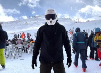 Огляд технологій та спорядження: від електромобілів Ferrari до бюджетних смартфонів