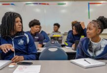 Піонери «Цифрової Грамотності в області ІІ» у Старшій Школі Ньюарка: Навчання Студентів Навігації в Епоху Алгоритмів