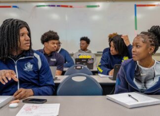 Піонери «Цифрової Грамотності в області ІІ» у Старшій Школі Ньюарка: Навчання Студентів Навігації в Епоху Алгоритмів