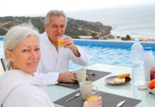 Můžete si dovolit v důchodu každoročně cestovat? Názor finančních expertů