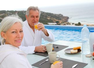 Můžete si dovolit v důchodu každoročně cestovat? Názor finančních expertů