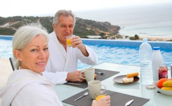 Чи можете ви дозволити собі подорожувати щороку на пенсії? Експерти зважують