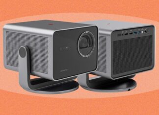 Leica Projector: Ставка $3000 на темні кімнати і колір